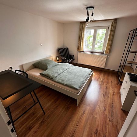 Einfaches Haus Mit Privatzimmern Und Gemeinschaftsraeumen Heilbronn Eksteriør billede