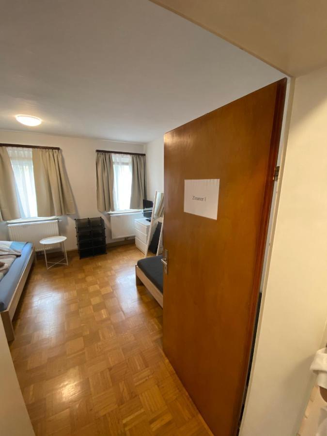 Einfaches Haus Mit Privatzimmern Und Gemeinschaftsraeumen Heilbronn Eksteriør billede