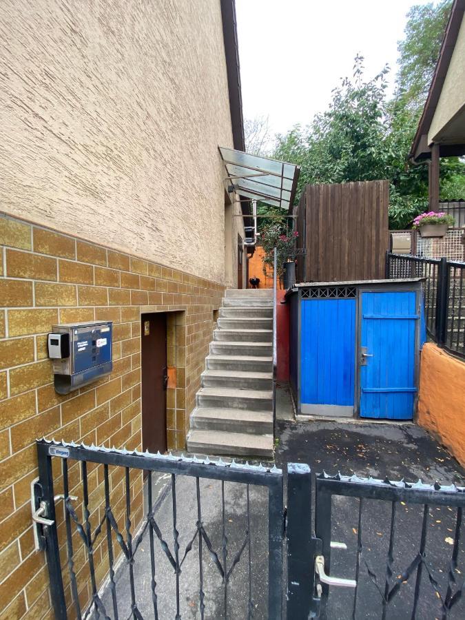 Einfaches Haus Mit Privatzimmern Und Gemeinschaftsraeumen Heilbronn Eksteriør billede