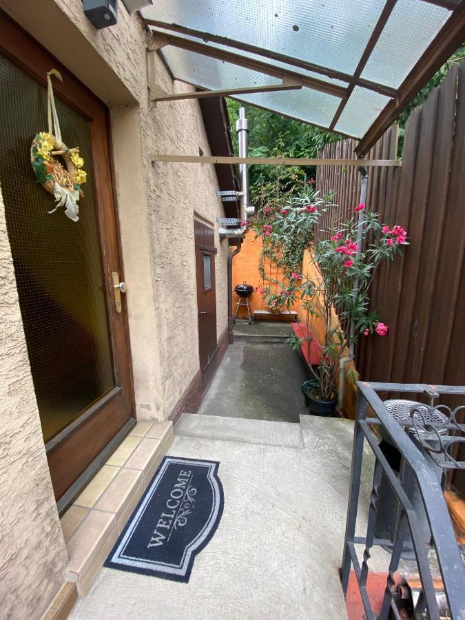 Einfaches Haus Mit Privatzimmern Und Gemeinschaftsraeumen Heilbronn Eksteriør billede