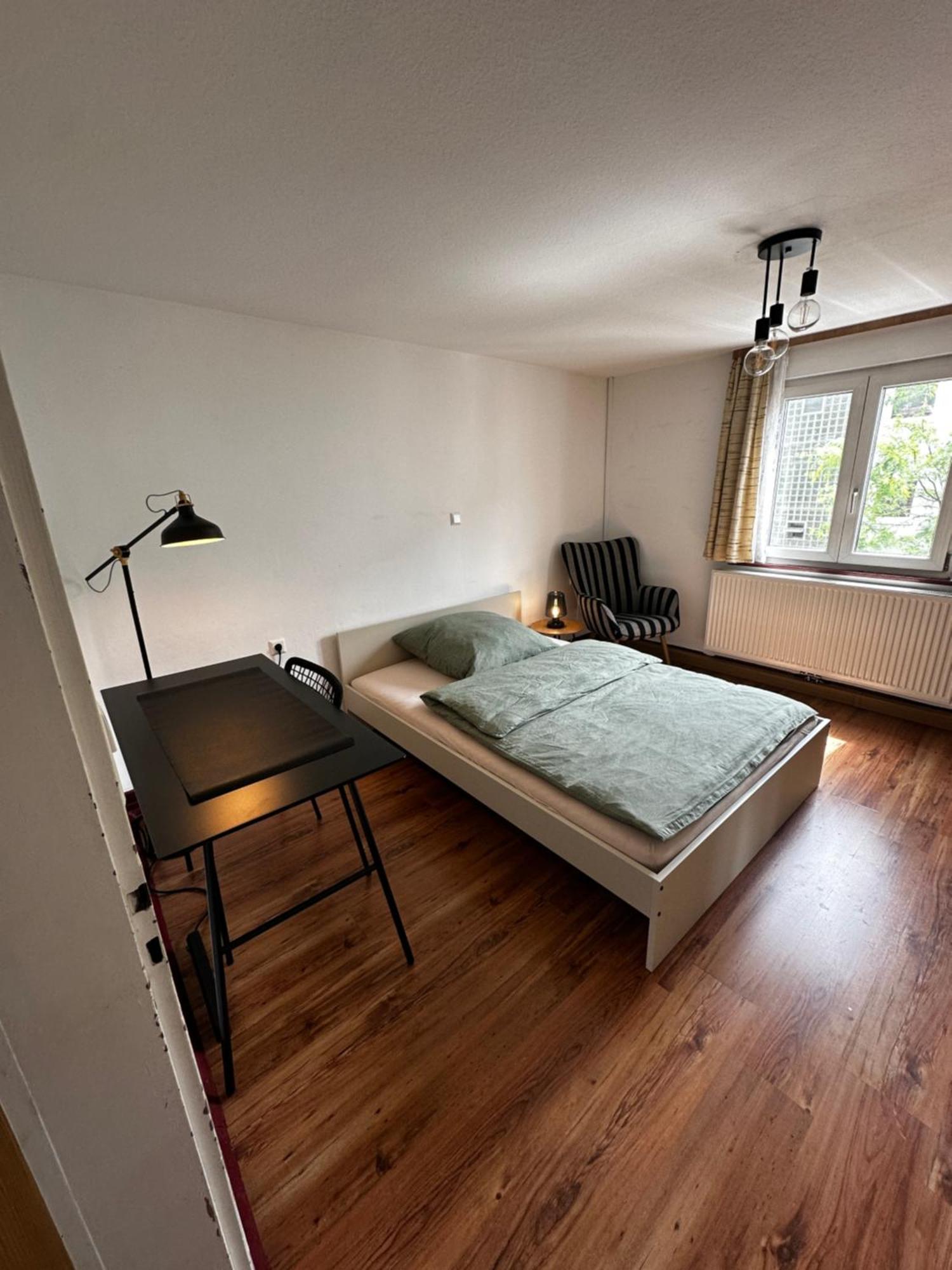 Einfaches Haus Mit Privatzimmern Und Gemeinschaftsraeumen Heilbronn Eksteriør billede