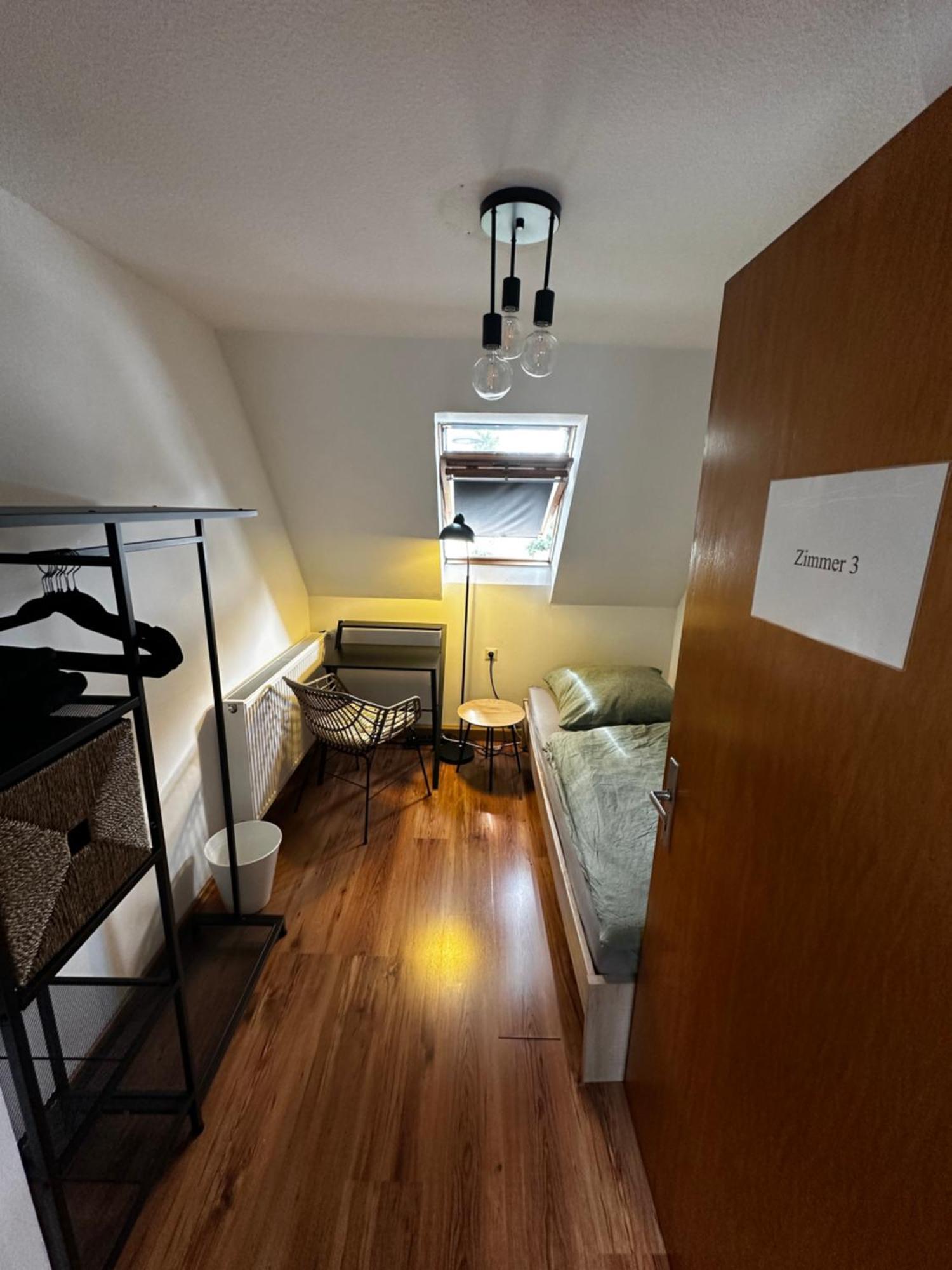 Einfaches Haus Mit Privatzimmern Und Gemeinschaftsraeumen Heilbronn Eksteriør billede